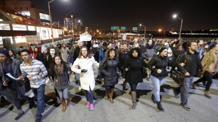 アメリカ・ミネソタ州で、黒人の射殺に抗議するデモ