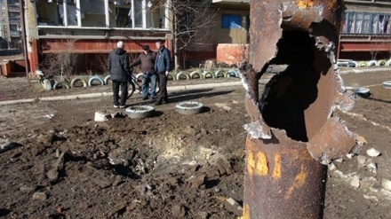 Donbass: villaggio sotto le bombe a sud di Donetsk