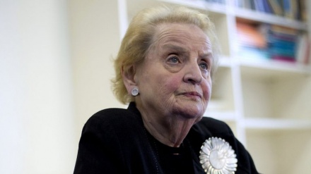 Albright: Trump adalah Boneka Tangan Steve Bannon