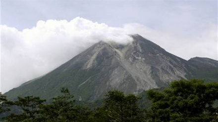 Indonesian volcano erupts, sparking evacuations