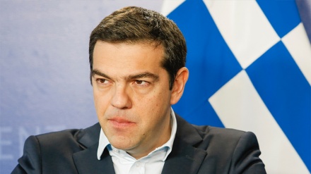 L’ultima follia: cacciare i greci dalla Grecia