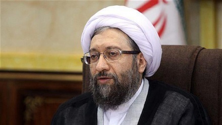 Ayatullah Amoli Larijani: Bangsa Iran Tidak Takut Ancaman