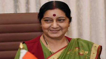 भारत अपने पड़ोसियों की मदद करेगा, सुषमा स्वराज 
