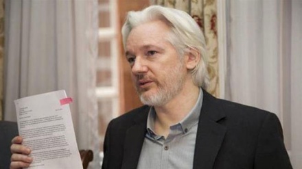 Assange: la campagna elettorale di Hillary Clinton è di stampo neomaccartista