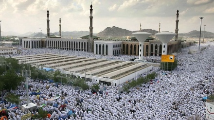 Hajj pilgrims mark Day of Arafat