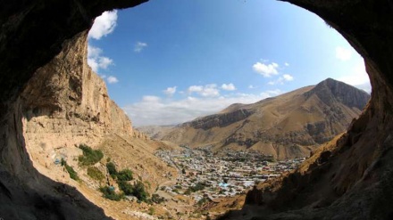 Maku, grad u zagrljaju visokih stjenovitih litica