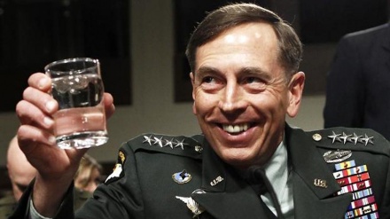 Usa: Trump in difficoltà per sostituir Flynn, Petraeus non lo sostituirà