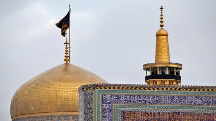 O santuário do imã Reza no início do Muharram