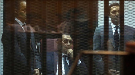 Egypt court orders corruption probe into Mubarak 