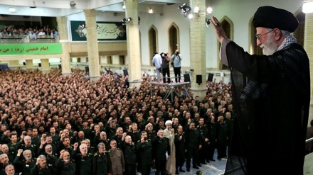 Pikëpamjet e liderit suprem të Revolucionit Islamik të Iranit (Takimi me pjesëtarët e Gardës Revolucionare të Iranit dhe me familjarët e tyre)