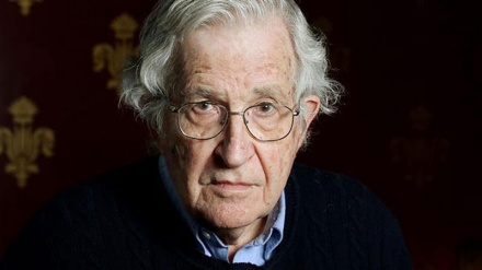  Noam Chomsky: Ëndrra amerikane ka vdekur për shkak të plutokracisë