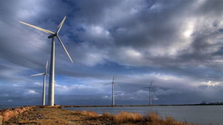 Shqipëria do të prodhojë energji elektrike nga era, thotë Balluku