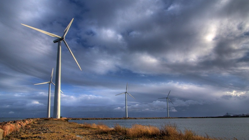 Shqipëria do të prodhojë energji elektrike nga era, thotë Balluku