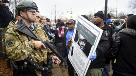 アメリカの警察官の職務復帰に同国の市民が抗議