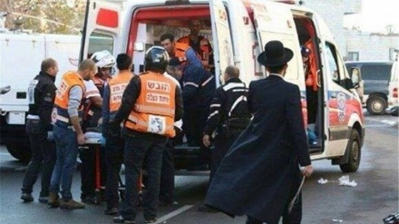 Filistinli gencin şehadet eyleminde iki siyonist asker yaralandı 