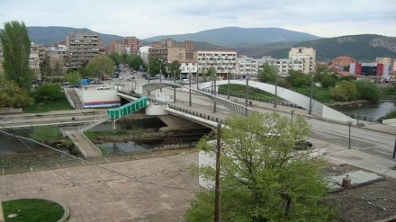 Kosovo: parlamento approva risoluzione su demolizione del muro di Mitrovica Nord