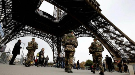 Parigi: allarme bomba, evacuata la Tour Eiffel