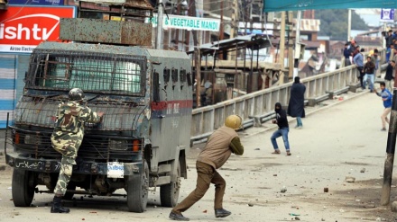 インド・カシミール地方の暴力による死者数が４９人に増加