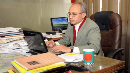 পুলিশের অন্যায় নিয়ন্ত্রণে সরকার ব্যর্থ কেন? নুরুল কবির যা বললেন..