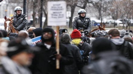 Usa: polizia Chicago violò diritti minoranze