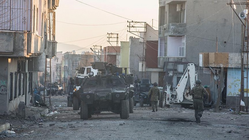 Ordu güçleri Diyarbakır ve Şırnak'ta PKK mevzilerine  operasyon düzenledi 