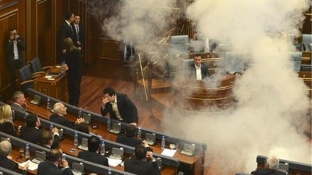 Kosovo; lacrimogeni all’insediamento di Thaci alla Presidenza 