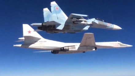 Siria: bombardieri russi hanno distrutto una base militare segreta di Usa e GB