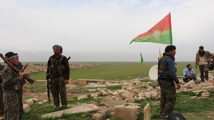 अमरीका का सहारा छोड़ दमिश्क़ सरकार के क़रीब आ रहे हैं कुर्द