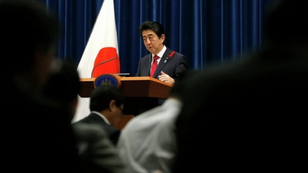 Премьер Японии не менял планов посетить Россию в мае