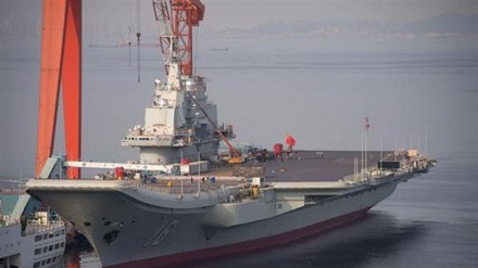 China lança seu segundo porta-aviões