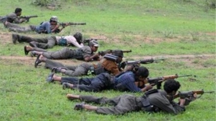 झारखंड  में नक्सलियों का हमला 5 पुलिसकर्मी 2  नागरिकों की  मौत