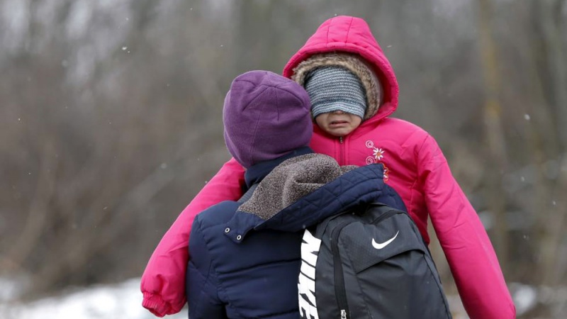 Prelazak izbjeglica preko granice Srbije po hladnom i sniježnom vremenu