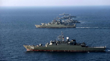 Admiral Sajjari: Ratna mornarica Armije IR Iran uputila upozorenje američkom razaraču i avionima