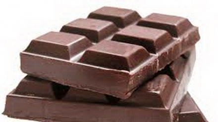 Kazakistan, regala cioccolatini a un funzionario statale; multa da 1300 dollari 