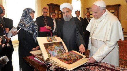 ভ্যাটিকানে প্রেসিডেন্ট রুহানি এবং পোপের বৈঠক
