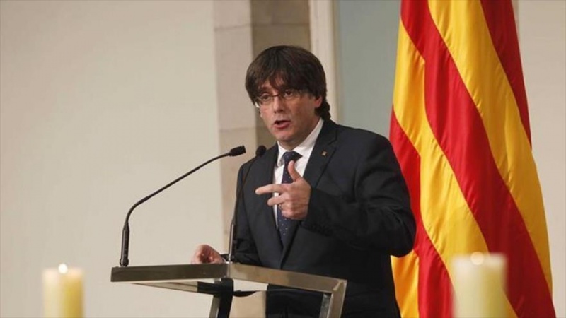 Expresidente de la región de Cataluña se entrega a la Policía belga 