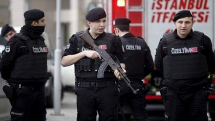 Gunakan Aplikasi ByLock, 30 Polisi Turki Ditangkap