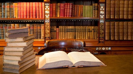 Leximi i librit me shijen e teknologjisë