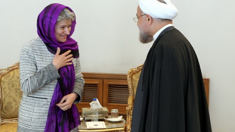 イラン大統領が、パリでユネスコ事務局長と会談


