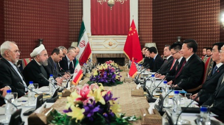 イランと中国が１７の協力合意書に署名