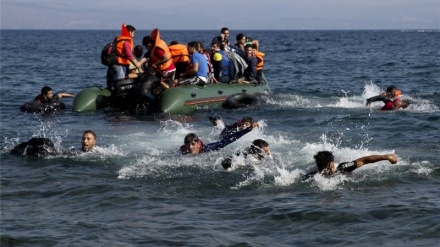 ギリシャ沖で、難民船が転覆し１２名が死亡