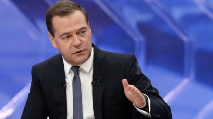Медведев: Сарнавишити Зеленский ҳамонанди Гитлер аст