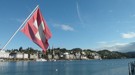 スイス、２５００フラン支給提案に関する国民投票を実施