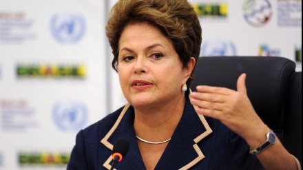 Magoya Bayan Shugaba Rousseff  Na Ci Gaba Da Zanga-Zangar A Dawo Da Ita