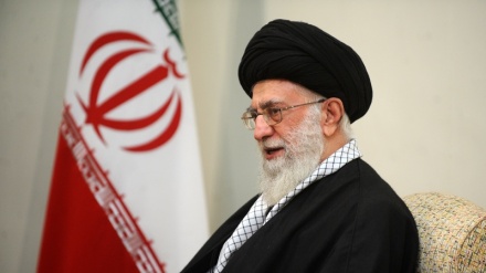 Raúl Castro envía un mensaje al Líder iraní