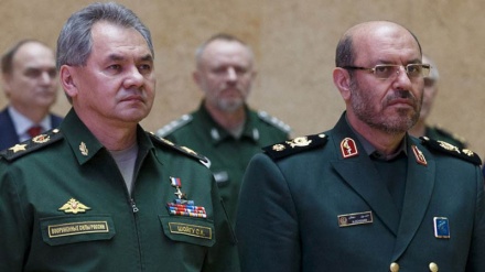 ロシア国防大臣がテヘラン入り

