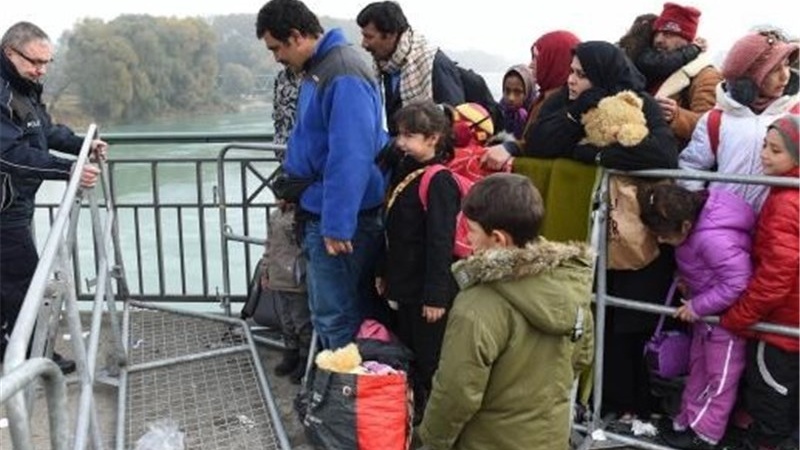 اخراج پناهجویان افغانستانی از فرانسه به حالت تعلیق درآمد