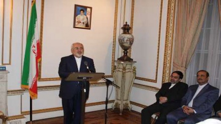 Zarif Londra'da ikamet eden İranlılara konuştu 