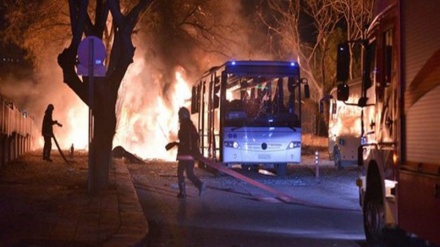 トルコ・アンカラで、自動車の爆発により、数十名が死亡