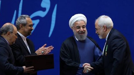 イラン外相、「イラン人の抵抗が制裁を退けた」